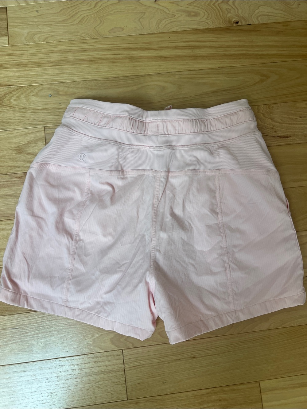 Lululemon Dance Studio Shorts - Size 4 - Strawberry Milkshake - Picture 5 of 5